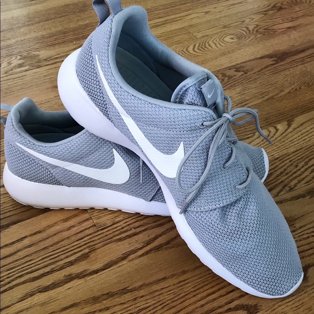Men’s Nike Roshe One in Wolf Grey/White